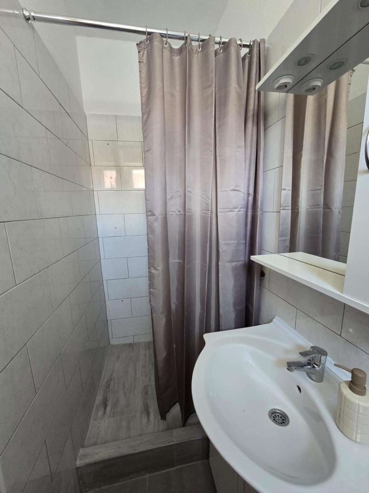 Apartmani Mlinar9 #2 Gornji Karin Eksteriør bilde
